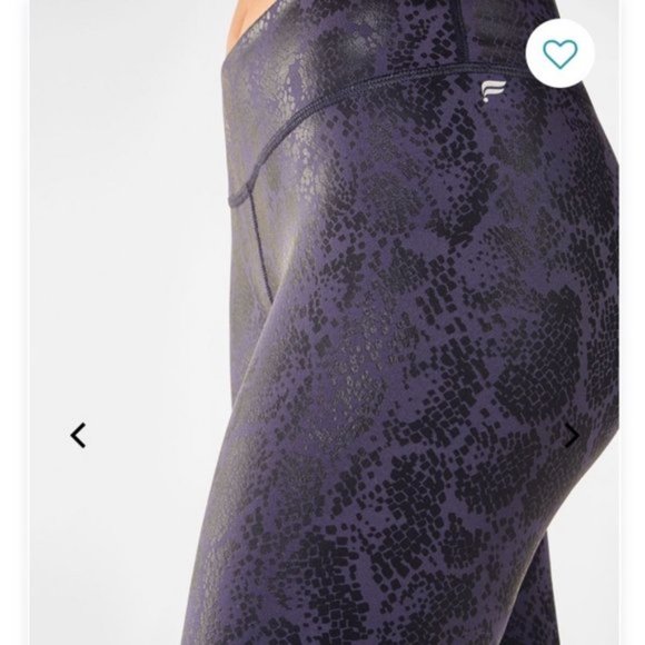 NWT Brand New Fabletics XS/2-4 Salar Printed Powerhold Crop Leggings - Picture 3 of 4